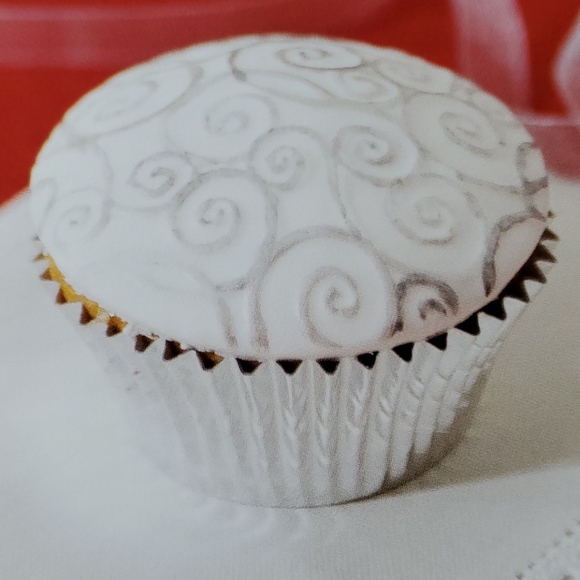 Wild about Cupcakes recipe book - Picture 4 of 4